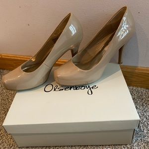 BRAND NEW TAN HEELS 🤎